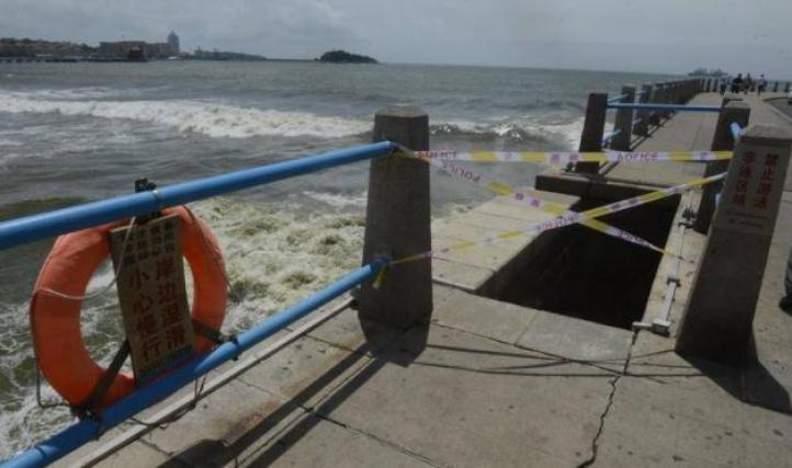 青岛一海水浴场装围栏，是圈地自封还是安全护栏？咱们掰扯掰扯
